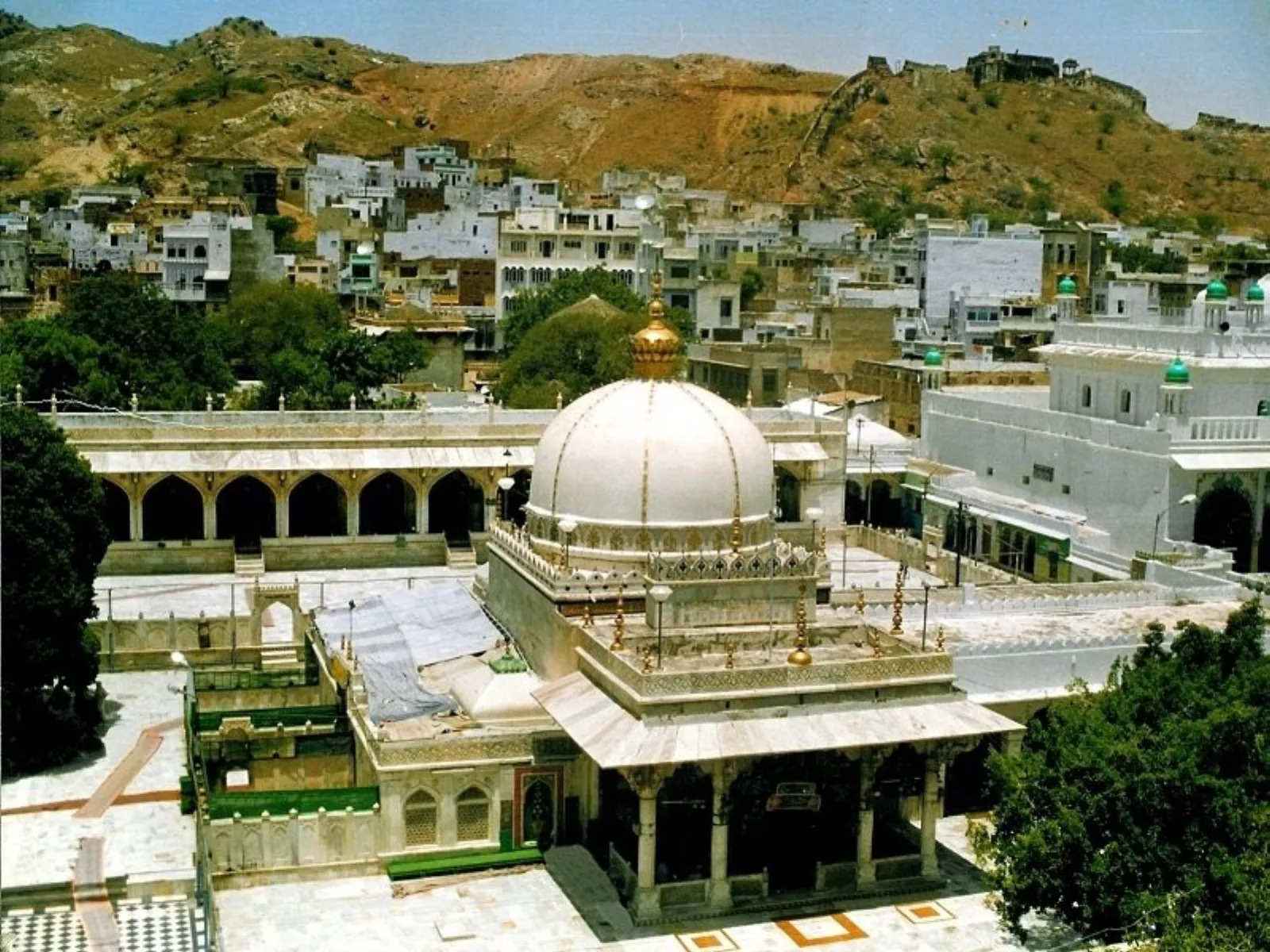 197582347ajmer Dargah Main