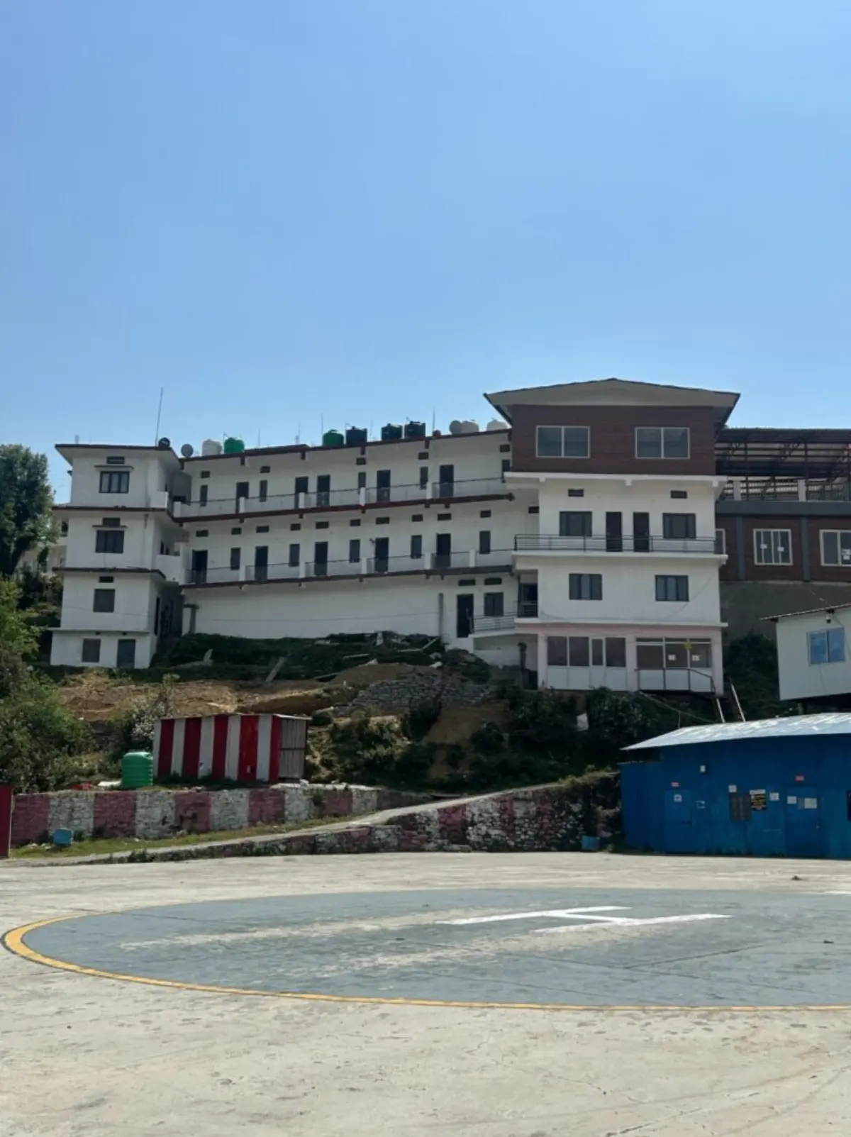 Om Palace, Guptkashi